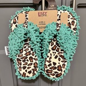 Ladies Slippers size S/M NEW